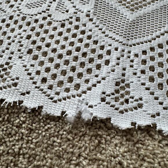 5 Piece LOT Vintage Handkerchiefs Doily Table Runner Crochet Coverlet Napkins - Picture 7 of 13